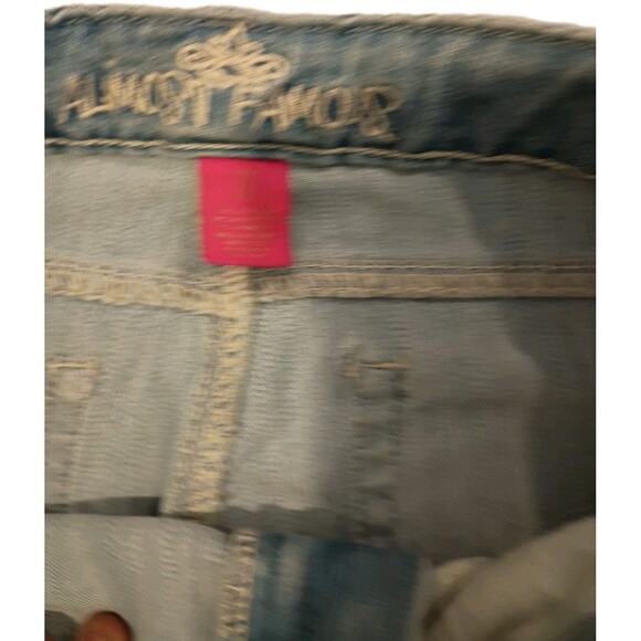 Almost Famous Womens Size 11 (32x28) Distressed Skinny Stretch Jeans Mid Rise - Picture 4 of 5
